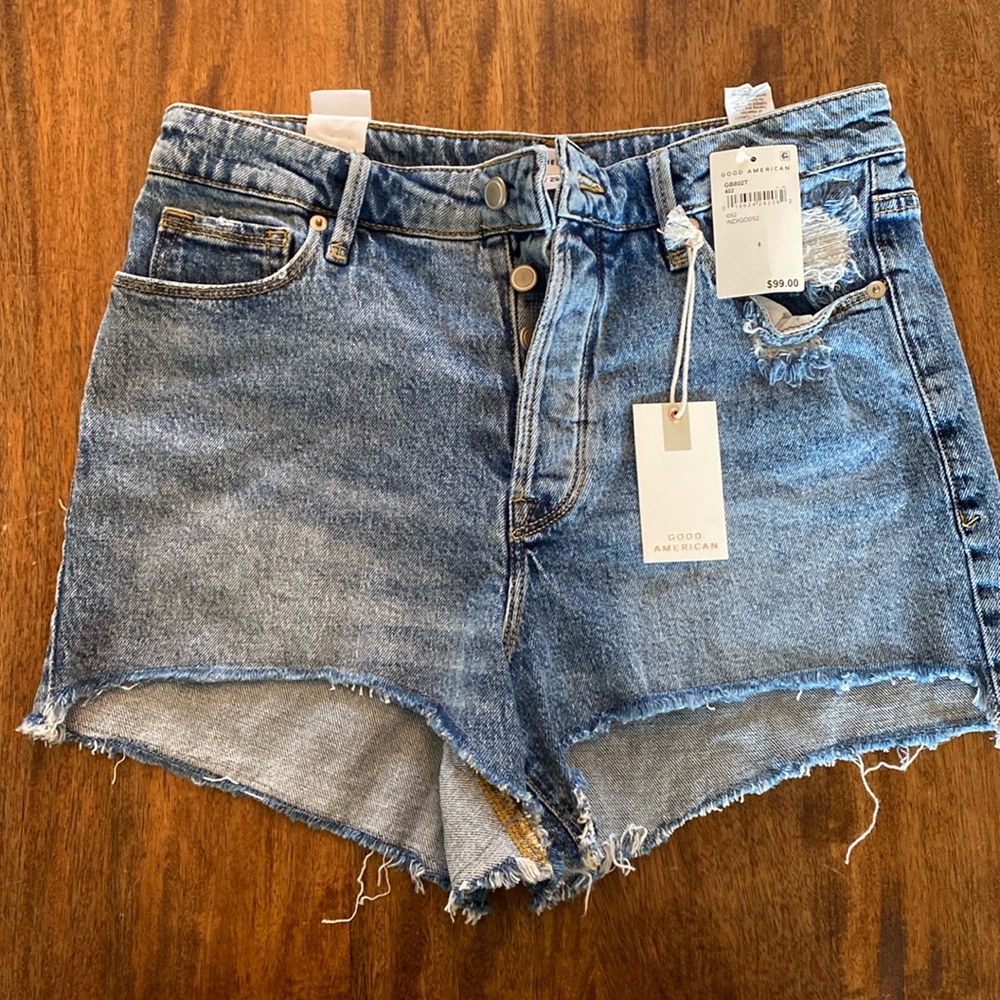 NWT Good American Bombshell Short. Size 29/8. Never worn.